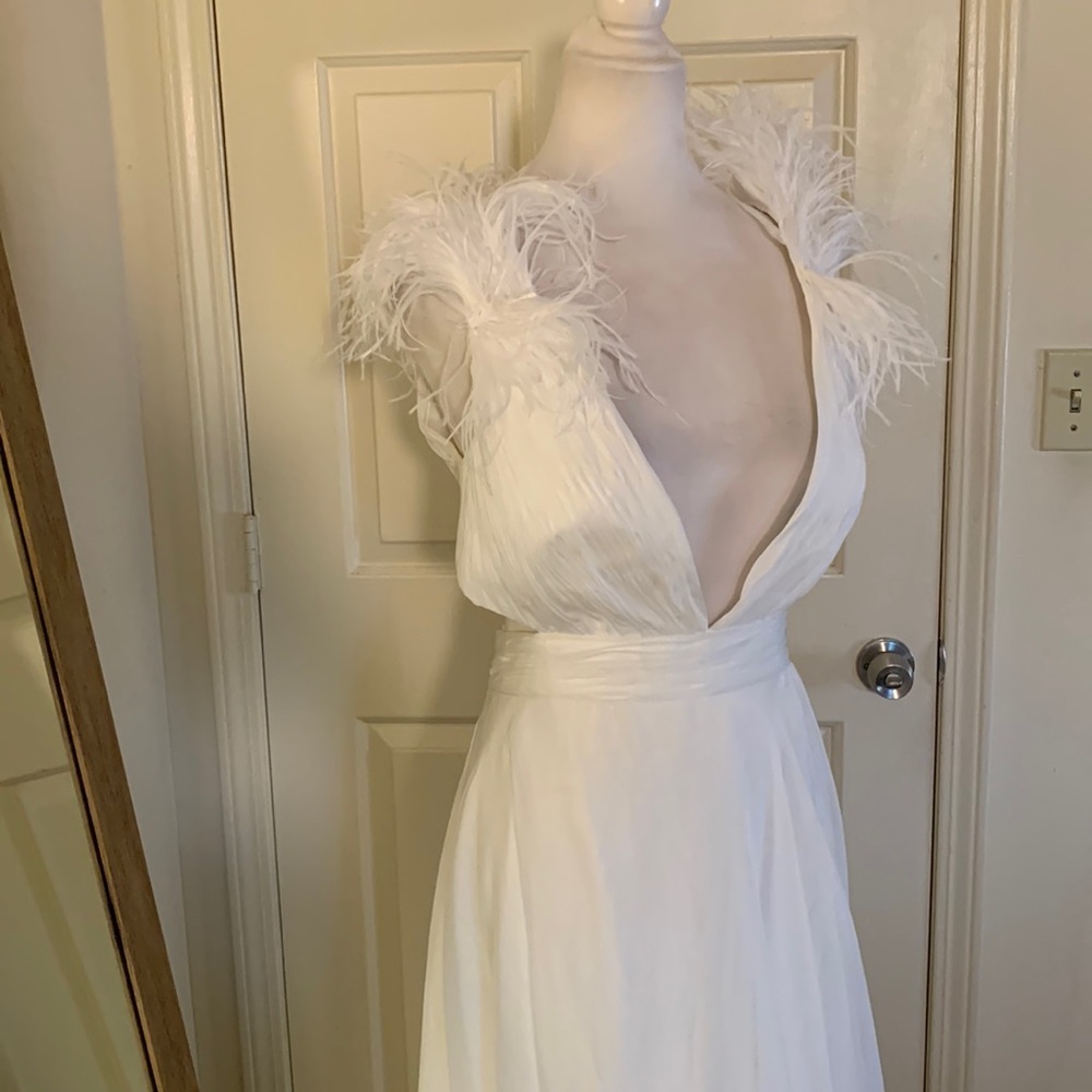 MAC DUGGAL
Plunge Ostrich Feather A Line Gown - Picture 6 of 16